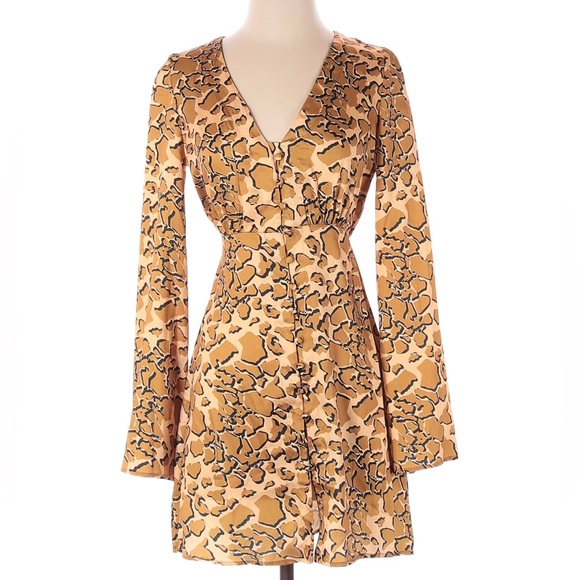 NWT Nasty Gal Giraffe Print Long Sleeve Mini Dress Size 2 - Picture 1 of 6